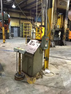 Used _UNKNOWN_ _UNKNOWN_ Straight Side Presses Michigan US | Harbor Machinery Inc. #1421740