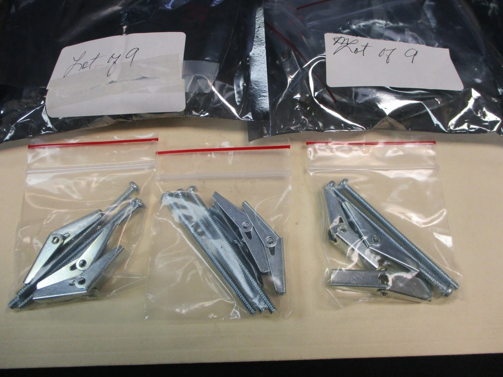 Unused  ZINC 3/16" Toggle Zinc Bolt (1 lots of 9)