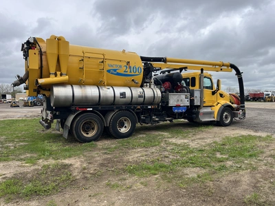 USED 2017 PETERBILT 567 6X4