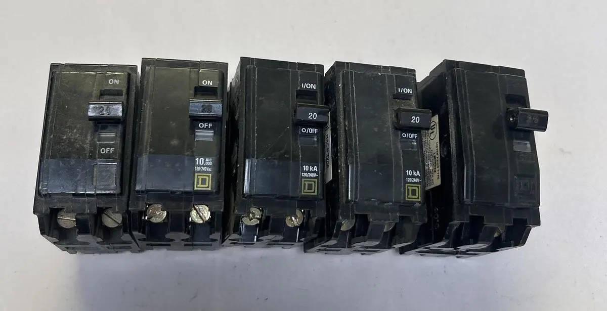 USED SQUARE D QOB220