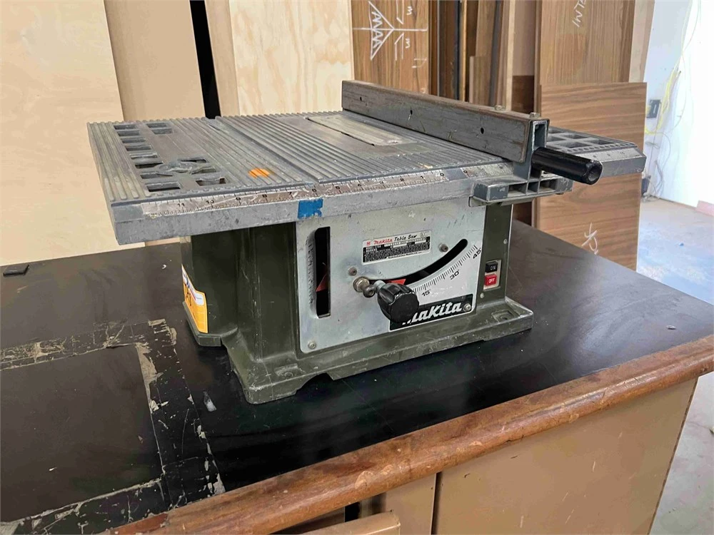 Used MAKITA 2708 Woodworking Table Saws California US | MachineryMax #1762865