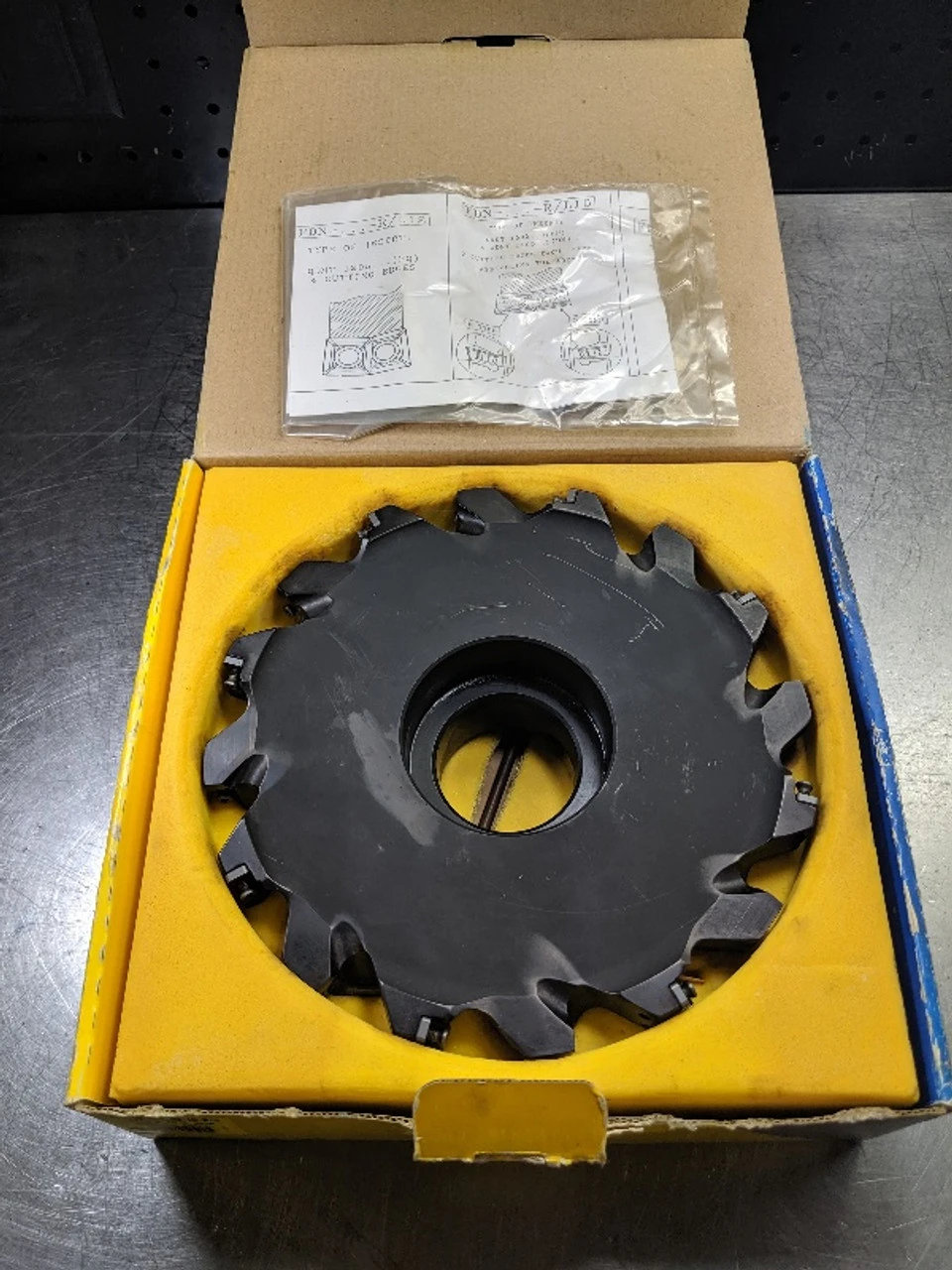 Iscar 8" Slot Milling Cutter 2" Arbor 1" Wide FDN D8.0-1.00-16-R15 (LOC2837B)