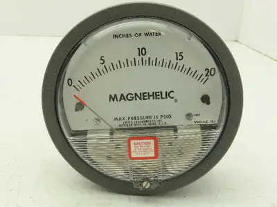 Dwyer Magnehelic WO3Z Differential Pressure Gauge Two 1/8" NPT Plugs 0-20" H20