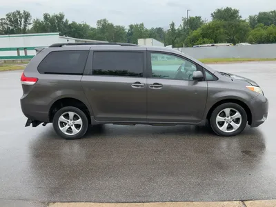 USED 2011 TOYOTA SIENNA