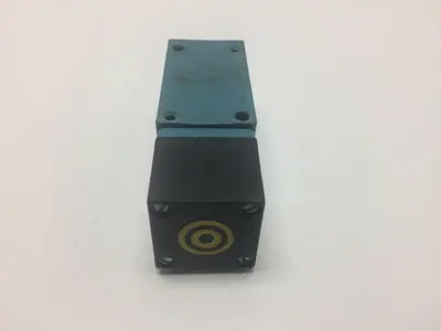 Honeywell Micro Switch Proximity Sensor Switch LYT02C-2S
