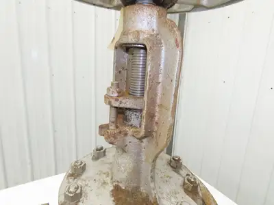 Newco WKM 345F 6" Flanged Globe Valve Class 300 RF Rising Stem Handwheel