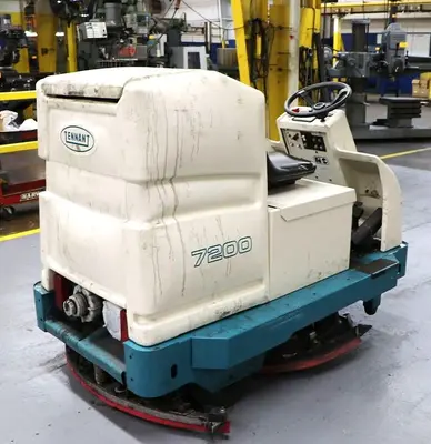 USED TENNANT 7200