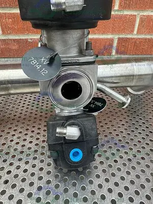 USED 5 ITT PURE-FLO STAINLESS STEEL DIAPHRAGM VALVES W/ 2" TO 1/2" SANITARY FITTING