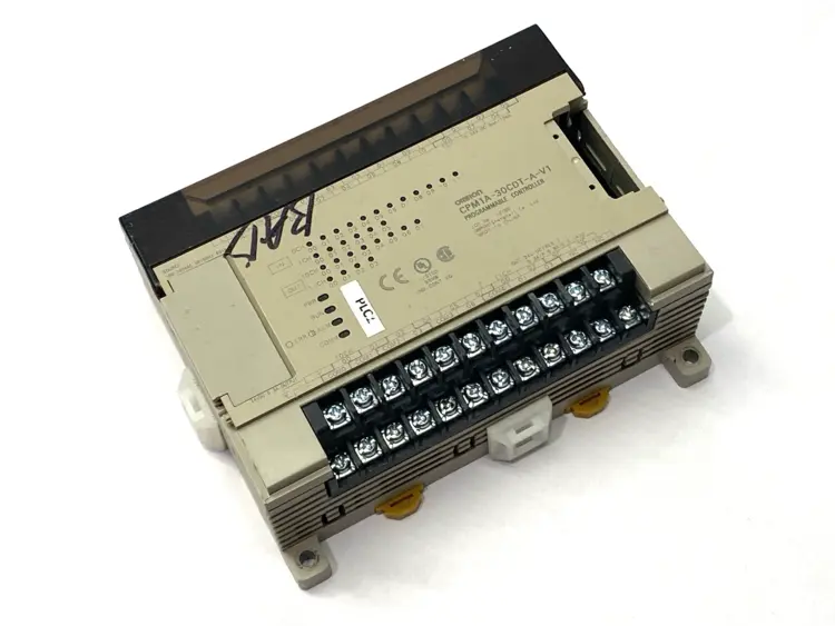 Used Omron Programmable Logic Controller 18-Input Pts 12-Output Pts PLC Processors Michigan US | Maverick Industrial Sales #1394403