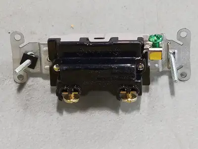 NEW HUBBELL CS115W