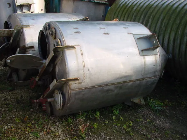 1100L S/S Enclosed Mixing Tank 0.75Kw