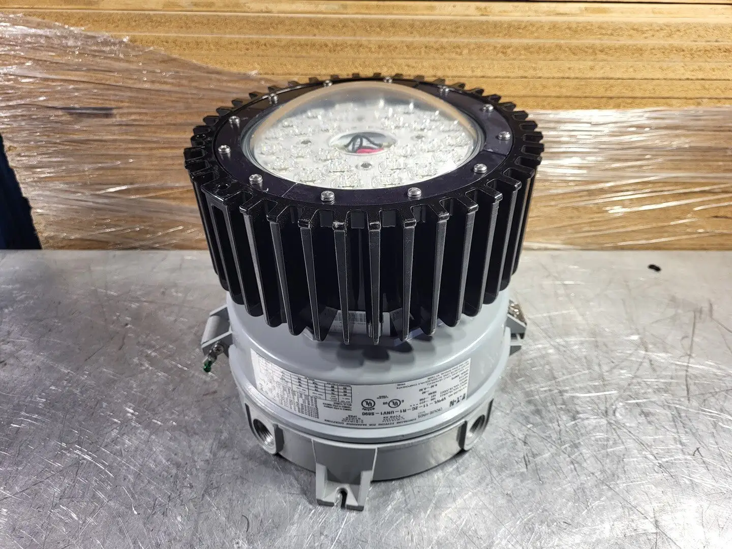 NEW CROUSE-HINDS VMVL-11-2C-R1-UNV1-S890