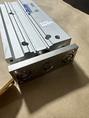 NEW Festo MGPM32-200Z
