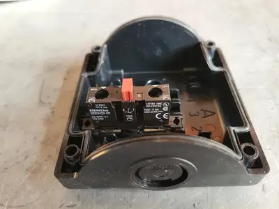 NEW SIEMENS 3SB3 801-0DB3