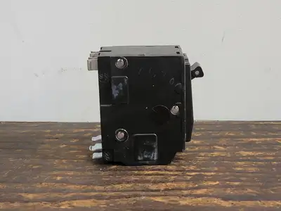 NEW SQUARE D QO240