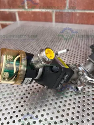 USED 2 ITT ADVANTAGE 3 WAY STAINLESS STEEL DIAPHRAGM VALVES W/ VALVE POSITIONER