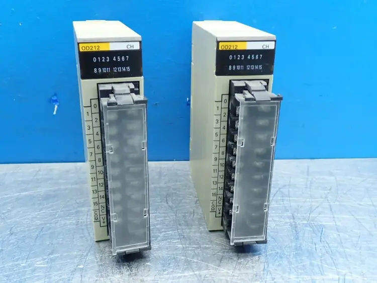 Used OMRON C200HOD212 Input / Output Modules | HGR 24 #733515