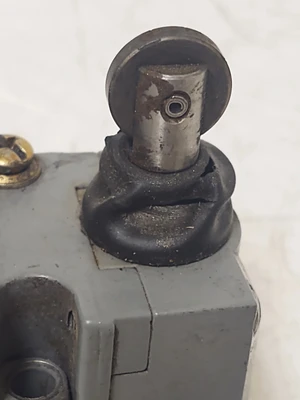 🔥NICE SQUARE D C054F Industrial Plunger Limit Switch, NO/NC View Pictures