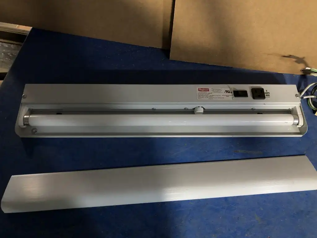 Hoffman ALF16M24R Fluorescent Electrical Enclosure Light 120VAC 24″ X 6″ X 1″