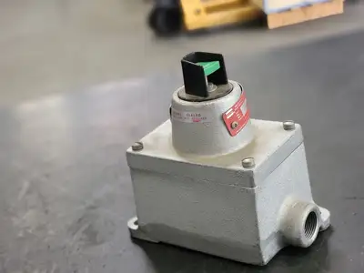 NEW CROUSE-HINDS DS478