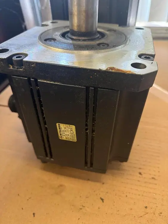 Used MITSUBISHI HC-SFS301 Servo Motors California US | Van Aliso Enterprises Inc #716241