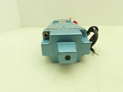 Skinner S4KKJAL4 Pneumatic Directional Control Valve 5-Way 3Pos 120V 150PSI 1/2"