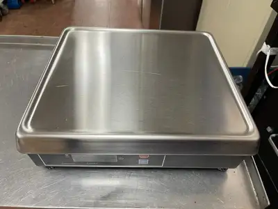 Used Avery Berkel Used Avery Berkel 6720-7 POS Retail Bench Scale 15 x 005lb Food Scales Illinois US | Falcon Restaurant Supply #1375864