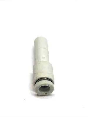 USED SMC PLUG-IN REDUCER 4MM TUBE 6MM ONE-TOUCH FITTING LOT OF 2