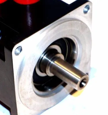 NEW KOLLMORGEN AKM43E-GCC2R-00 SERVO MOTOR 3000 RPM AKM43EGCC2R00