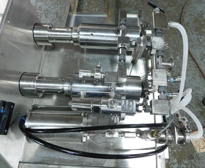 USED BEE INTERNATIONAL DEE BEE 2000