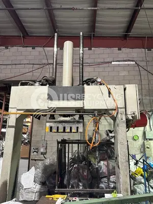 USED DABIZZI TWO (2) D-40 VERTICAL PIT BALERS