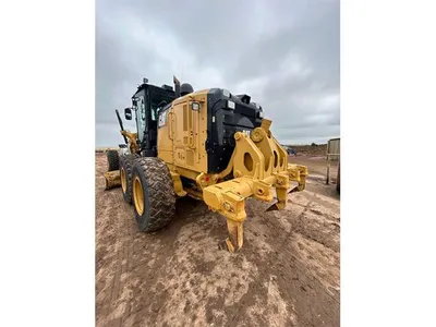 2015 Caterpillar 140M3