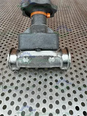 USED ITT PURE FLO 316L STAINLESS STEEL  DIAPHRAGM VALVE W/ 1" SANITARY FITTING