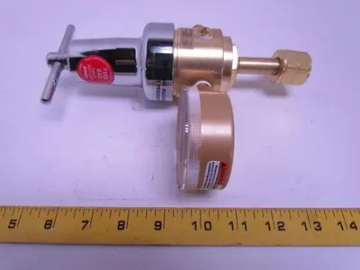 ESAB R-76-75-025 19153 100PSIG Max Inlet Pressure Oxweld Fuel Gas Regulator