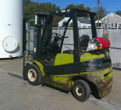 SPC9261  Forklift 4200 lbs. Clark propane forklift model C25L, pneumatic tires, 189" lift height