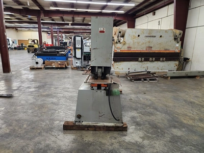 Used 1900 BROBO Q35Y-25 Ironworkers Illinois US | Revelation Machinery #1404136