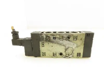 Festo CPE24-M1H-5L-3/8 Pneumatic Solenoid Valve 24VDC 3/8" NPT