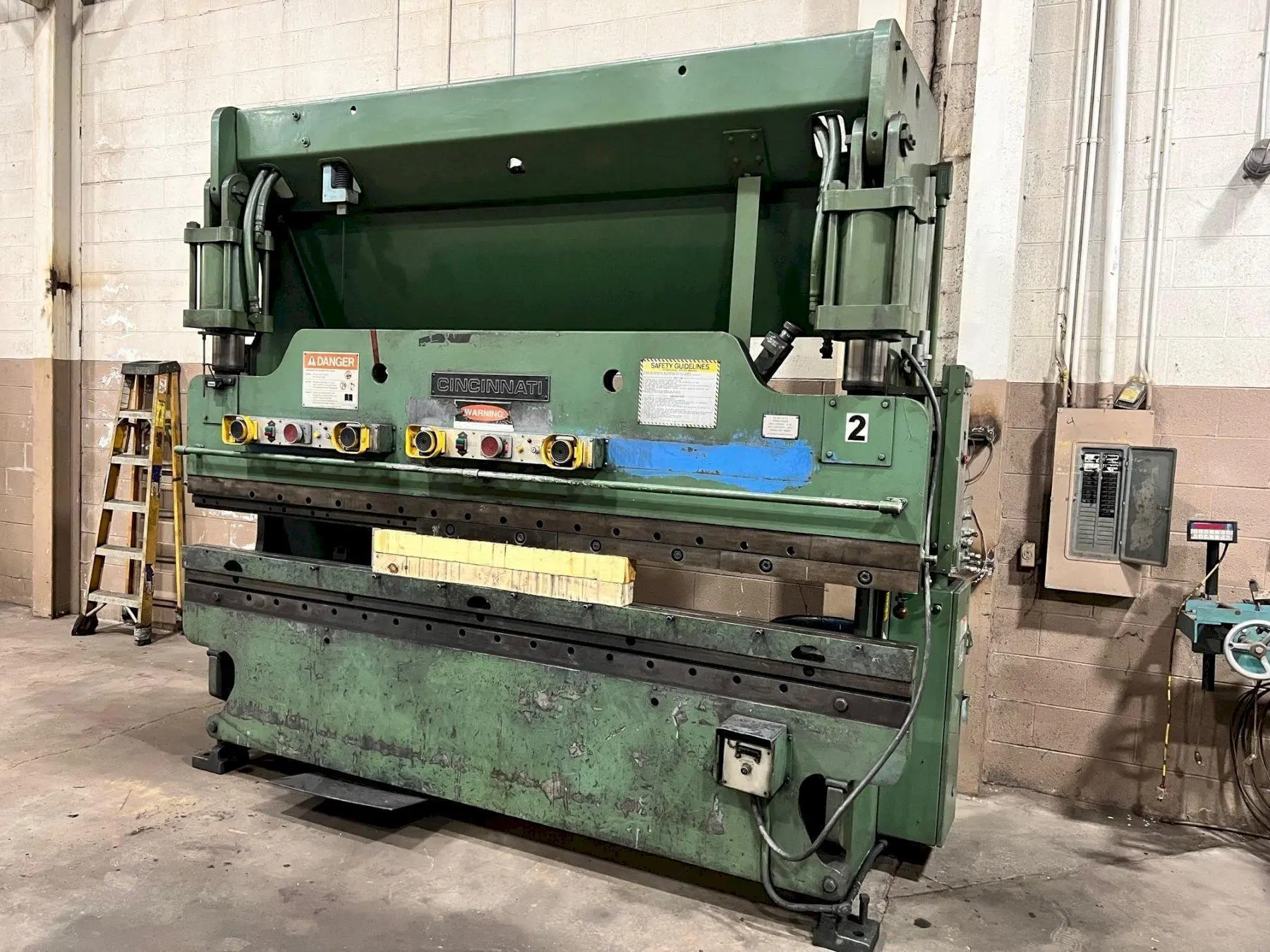 USED CINCINNATI INC C90