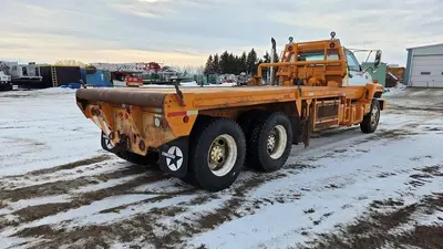 USED 2000 GMC C8500 TANDEM AXLE BED TRUCK