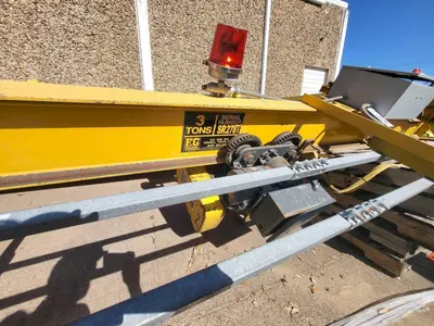 3 TON X 17’ F&G / LOAD LIFTER UNDER-SLUNG POWERED CRANE: STOCK #22971