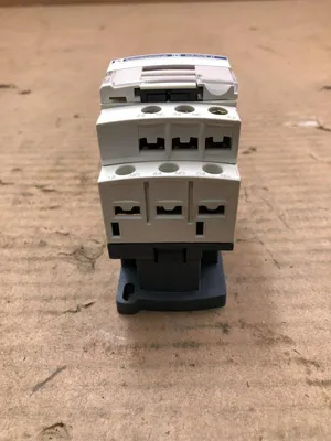 USED TELEMECANIQUE / SCHNEIDER ELECTRIC CAD32G7