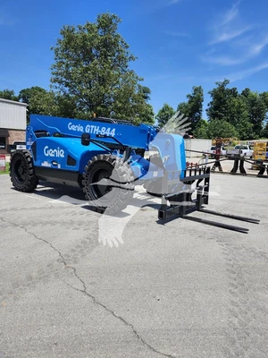 USED 2025 GENIE GTH844
