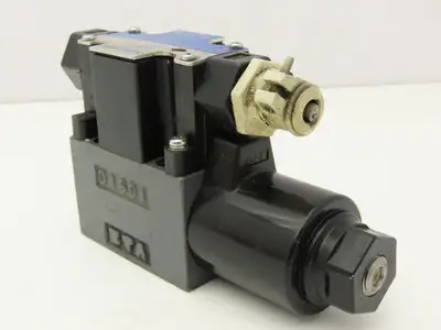 Tokyo Tokimec DG4V-3-2A-M-P7-H-7-54 Directional Control Solenoid Valve 24VDC