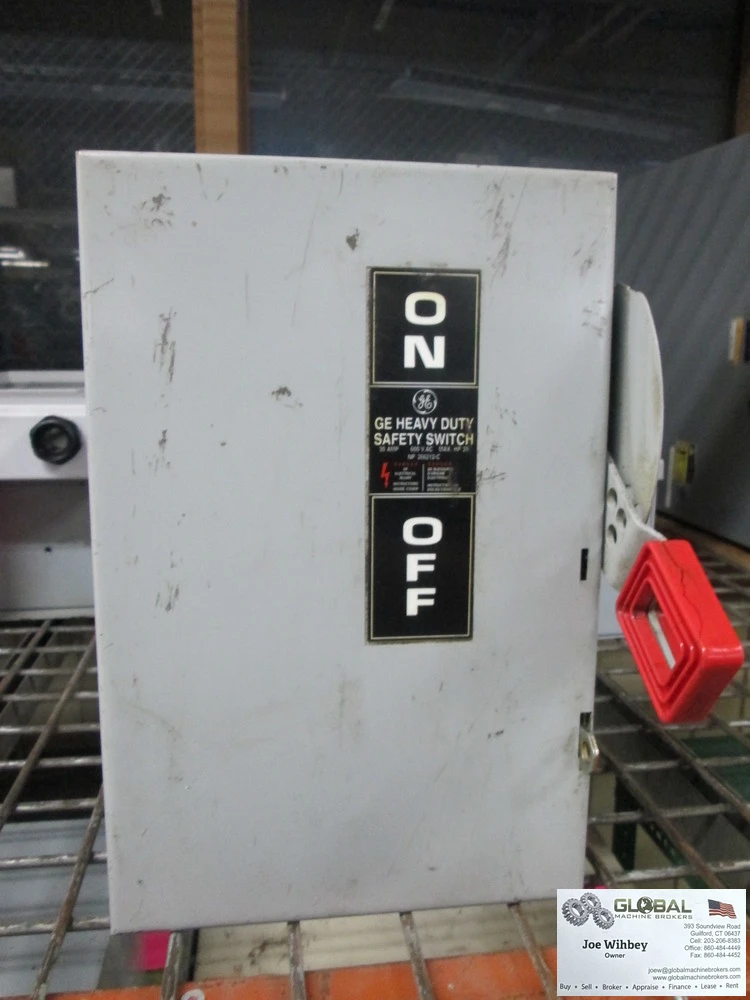 General Electric Cat No. TH3361 Model 10 30A 600 VAC Safety Switch W/Fuses
