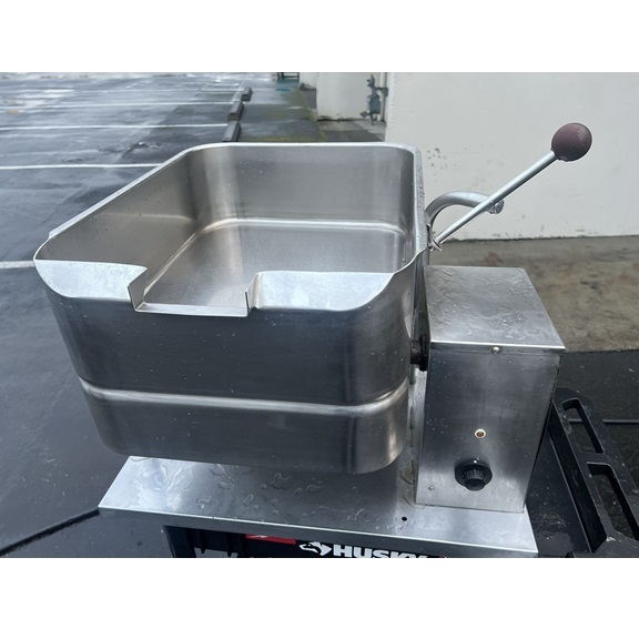 Used _UNKNOWN_ _UNKNOWN_ Braising Pans Washington US | Epic Foodwares #1557444
