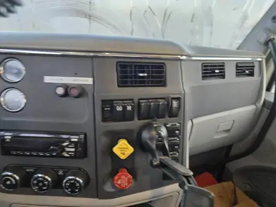 USED 2018 PETERBILT 567