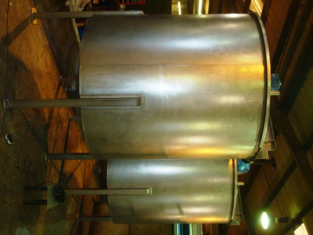 4,500L Stainless Steel Enclosed Tank