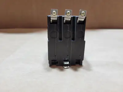 USED SQUARE D QOB330