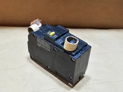 NEW SQUARE D QOB220GFI