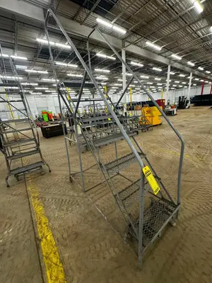 Used _UNKNOWN_ _UNKNOWN_ Ladders North Carolina US | Myron Bowling Auctioneers Inc #1543427